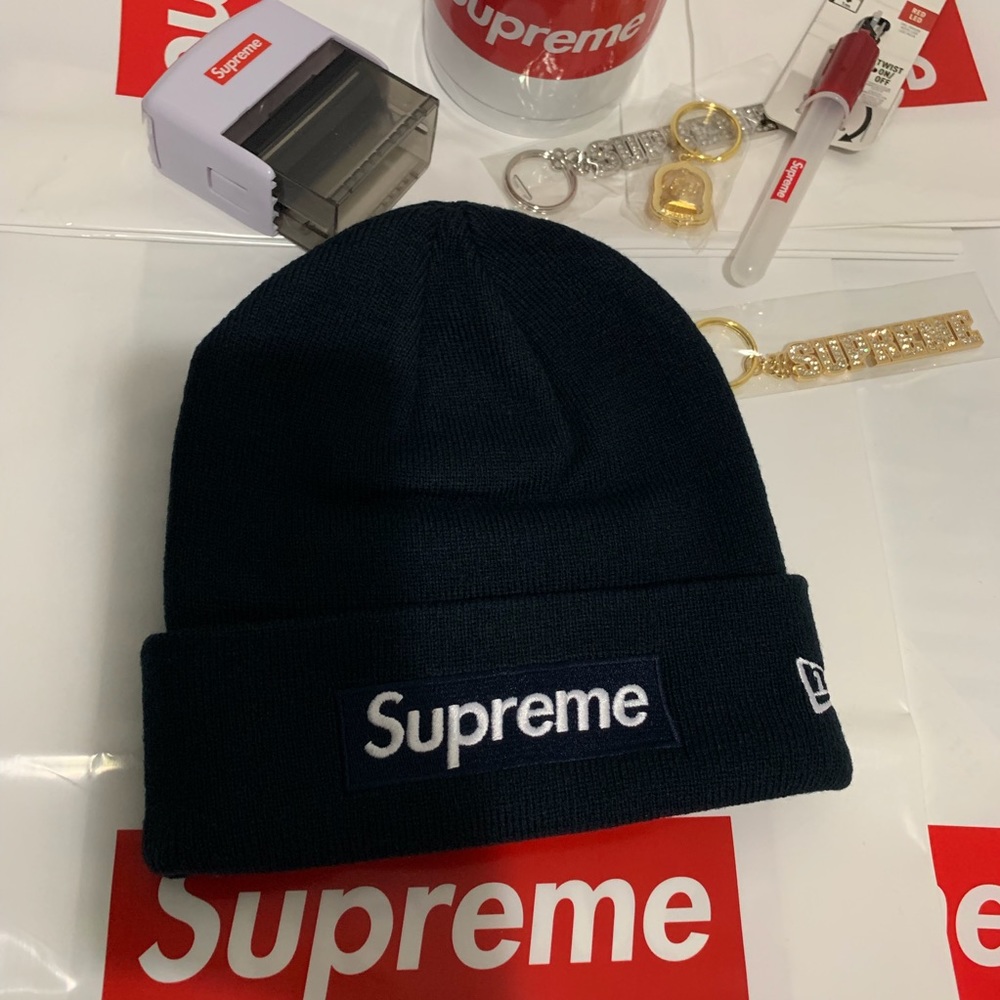 Supreme new era beanie navy